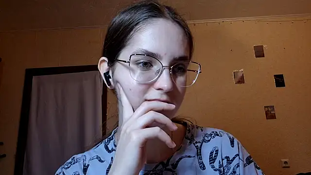Katelemon online show from May 2026 02:33:01 PM