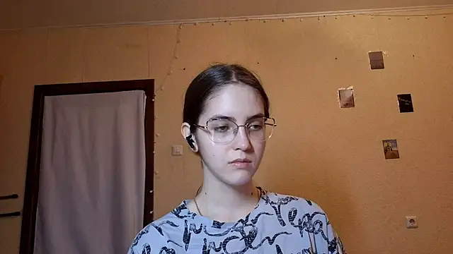Snapshot of Katelemon chatting on June 2026 10:21:02 AM Katelemon online show from June 2026 10:21:02 AM