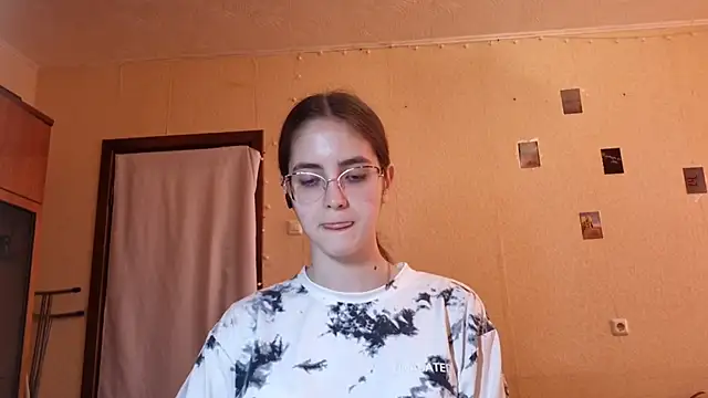 Snapshot of Katelemon chatting on June 2026 10:20:01 AM Katelemon online show from June 2026 10:20:01 AM