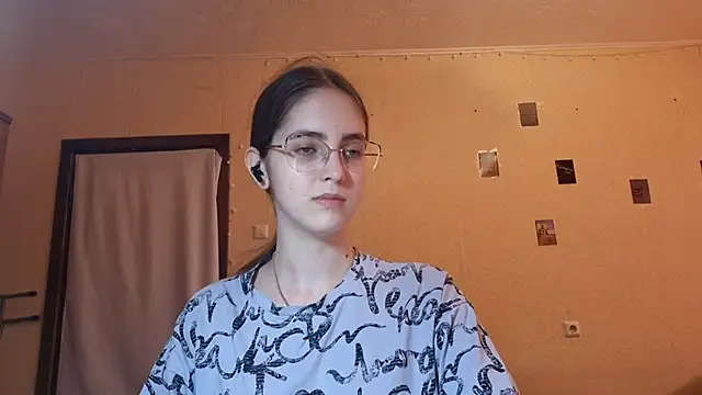 Snapshot of Katelemon chatting on June 2026 09:32:02 AM Katelemon online show from June 2026 09:32:02 AM