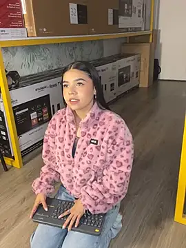 Snapshot of Ambarina_ chatting on April 2026 11:33:01 AM Ambarina online show from April 2026 11:33:01 AM