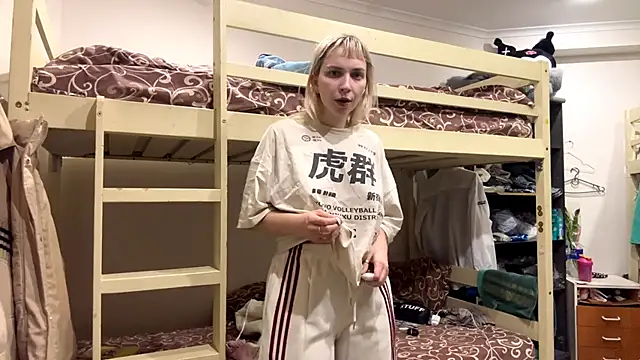 LiraDreamX online show from March 2026 05:50:02 PM