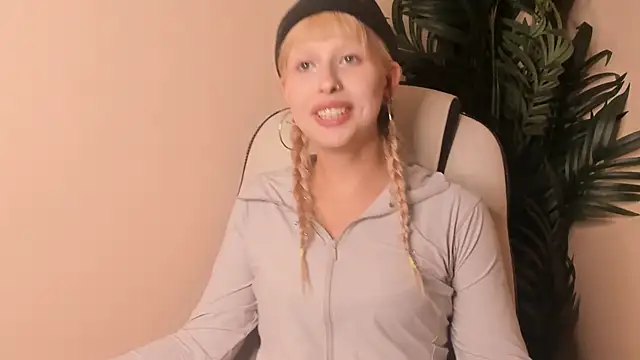 TieraSavell online show from February 2026 12:06:02 PM