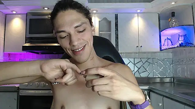 CrisOzzz online show from April 2026 06:49:02 PM