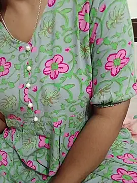 Queenlipx online show from March 2026 05:04:01 PM