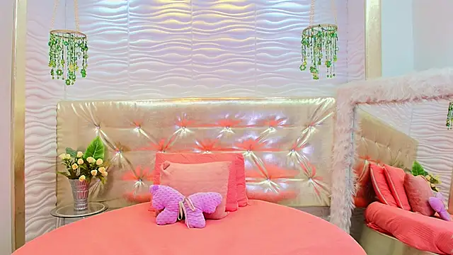 Snapshot of kiara_mils chatting on February 2026 12:15:02 PM kiara mils online show from February 2026 12:15:02 PM