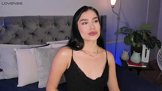 Snapshot of AlmaBlaze chatting on May 2026 02:46:01 PM AlmaBlaze online show from May 2026 02:46:01 PM