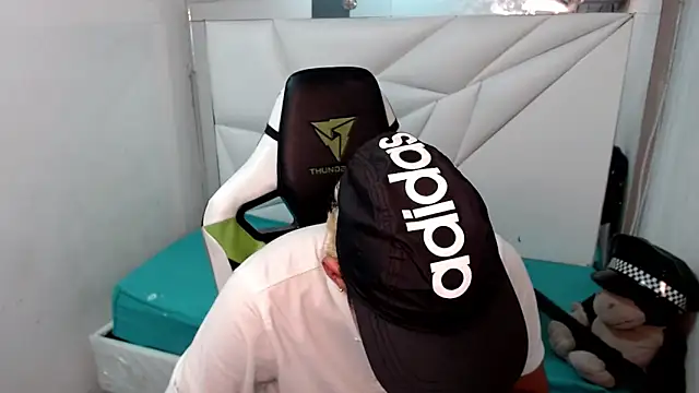 Snapshot of Street_poemm_ chatting on March 2026 04:25:02 AM Street poemm online show from March 2026 04:25:02 AM