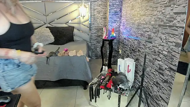 Nicolle Doll  online show from May 2026 04:58:02 PM