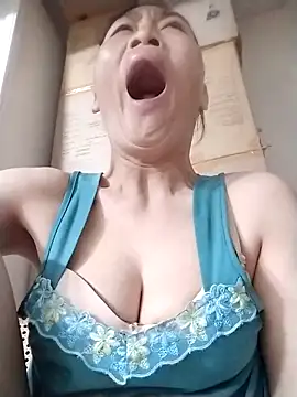 Snapshot of lris-Beauty77 chatting on April 2026 09:37:02 PM lris-Beauty77 online show from April 2026 09:37:02 PM