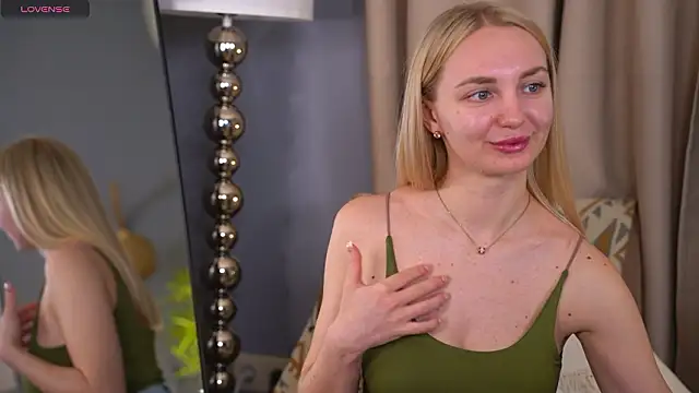 Snapshot of BabyBeckkky chatting on March 2026 08:43:01 AM BabyBeckkky online show from March 2026 08:43:01 AM