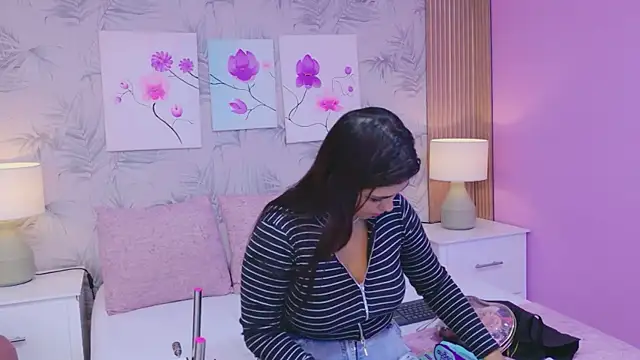 EmmaLeens online show from April 2026 11:55:02 AM