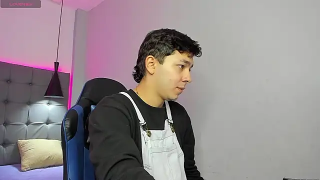 Julian Smith21 online show from March 2026 12:31:01 PM