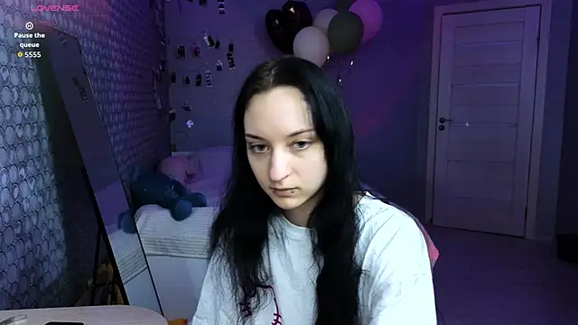 LuxuryLoverss online show from March 2026 11:21:01 AM