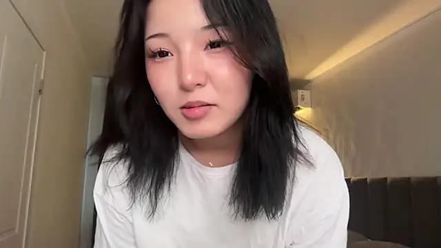 Snapshot of minnie_joy chatting on May 2026 12:32:01 PM minnie joy online show from May 2026 12:32:01 PM