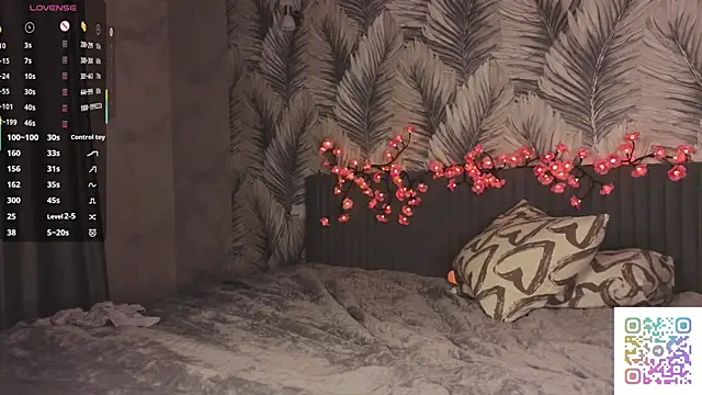 HinaVibe online show from April 2026 07:07:02 PM