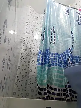 Snapshot of Lluviadeorohd chatting on February 2026 04:43:02 AM Lluviadeorohd online show from February 2026 04:43:02 AM