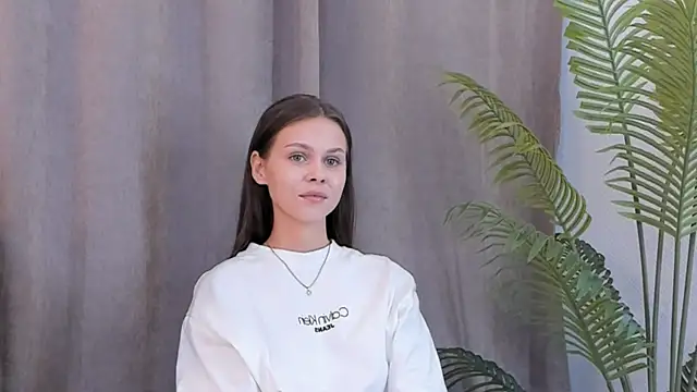 Snapshot of EarthaLevra chatting on February 2026 12:03:01 PM EarthaLevra online show from February 2026 12:03:01 PM