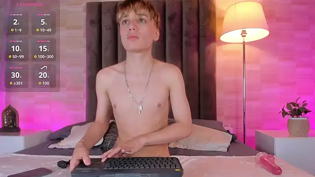 Isaac Grey online show from April 2026 07:18:02 PM