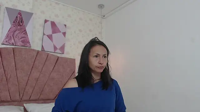 Nina Moom online show from February 2026 02:15:02 PM