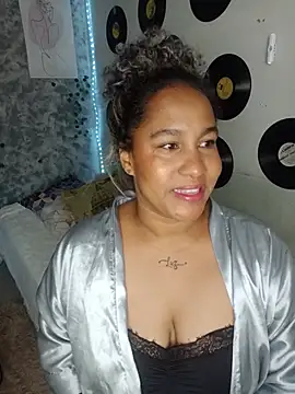 Snapshot of medusafox_ chatting on June 2026 05:12:02 AM medusafox online show from June 2026 05:12:02 AM