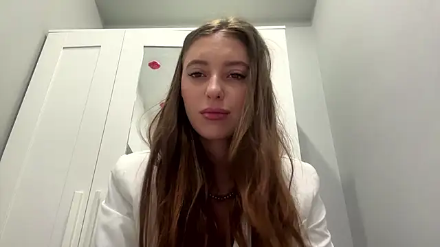 selena favn online show from March 2026 01:10:01 AM