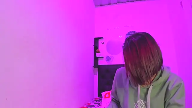 Snapshot of sapphire_brown20 chatting on April 2026 01:09:02 AM sapphire brown20 online show from April 2026 01:09:02 AM