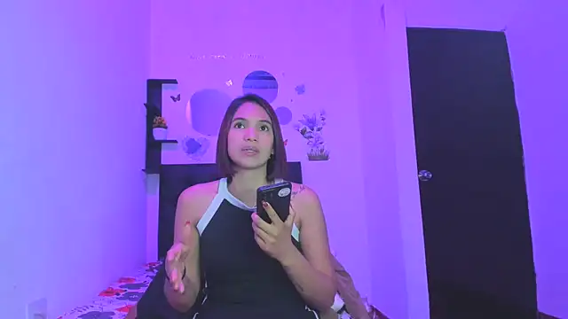 Snapshot of sapphire_brown20 chatting on April 2026 10:07:02 PM sapphire brown20 online show from April 2026 10:07:02 PM
