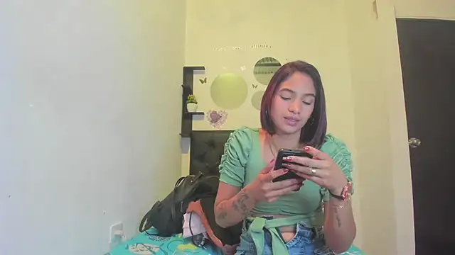 Snapshot of sapphire_brown20 chatting on May 2026 10:41:02 PM sapphire brown20 online show from May 2026 10:41:02 PM
