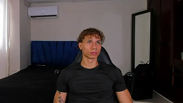 Snapshot of adam_smiith1 chatting on February 2026 01:11:02 PM adam smiith1 online show from February 2026 01:11:02 PM