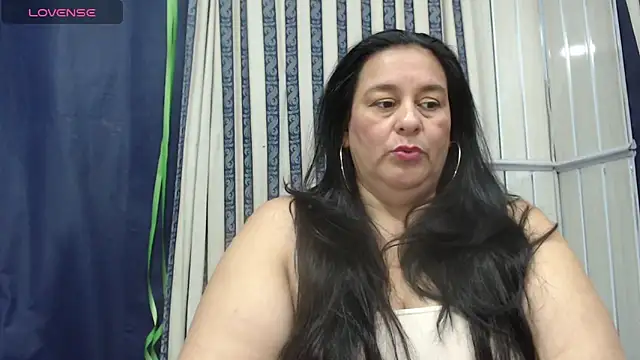 Snapshot of Sharlot_curvy chatting on June 2026 04:09:02 PM Sharlot curvy online show from June 2026 04:09:02 PM