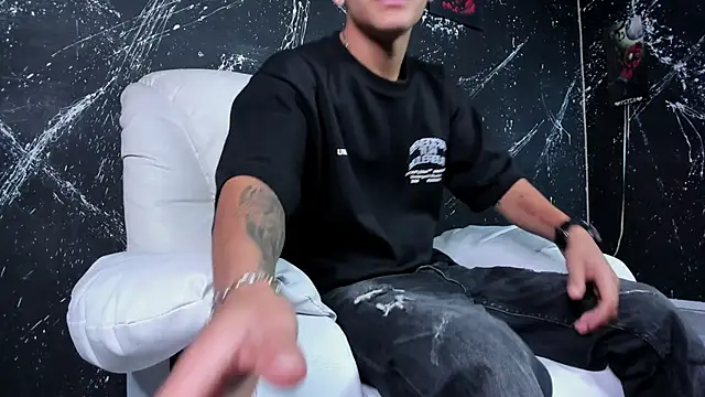 Snapshot of DylanRoyce_ chatting on March 2026 12:33:02 PM DylanRoyce online show from March 2026 12:33:02 PM