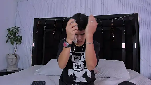 DylanRoyce  online show from March 2026 12:44:01 PM