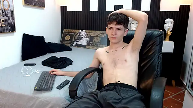 Snapshot of trevor_mob chatting on June 2026 05:39:02 PM trevor mob online show from June 2026 05:39:02 PM