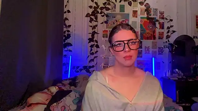 moonvampiq online show from February 2026 08:09:01 PM