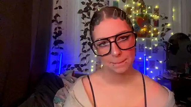 moonvampiq online show from March 2026 03:25:01 PM