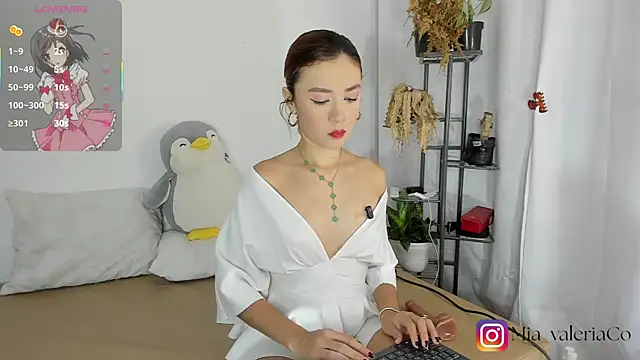 Snapshot of Mia-Valeria- chatting on June 2026 06:04:02 AM Mia-Valeria- online show from June 2026 06:04:02 AM