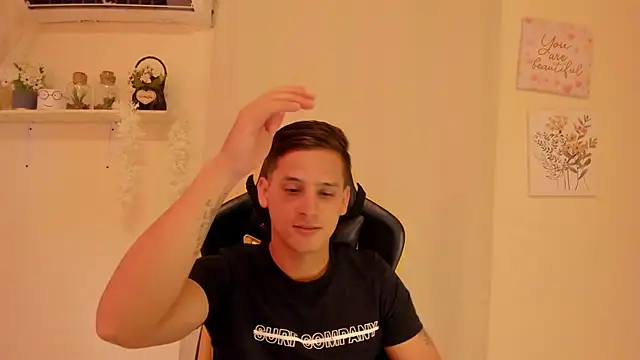 sexy andres01 online show from May 2026 10:07:01 PM