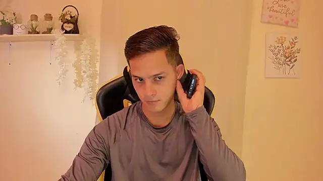 sexy andres01 online show from May 2026 02:11:02 PM