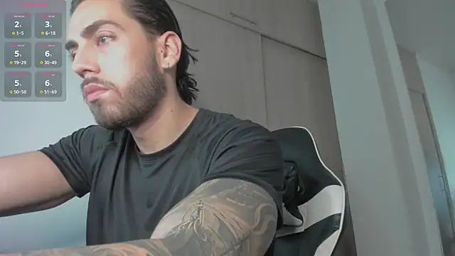 Snapshot of Axel__Blaze chatting on June 2026 01:31:02 PM Axel Blaze online show from June 2026 01:31:02 PM