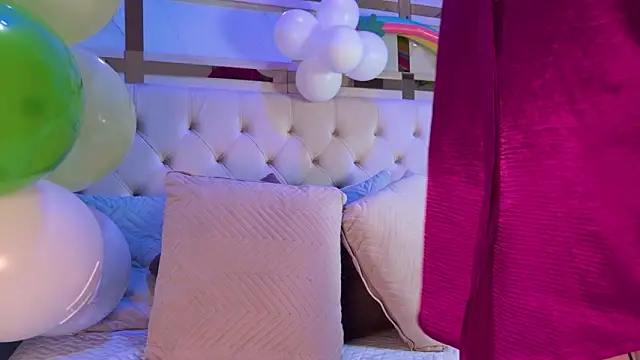 kamilla rossi online show from March 2026 07:18:02 PM