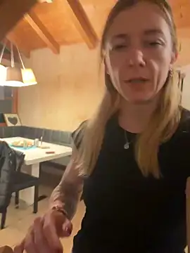 Snapshot of FitAnna chatting on February 2026 07:01:02 PM FitAnna online show from February 2026 07:01:02 PM