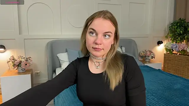 Snapshot of Glow_Margo chatting on March 2026 01:08:01 AM Glow Margo online show from March 2026 01:08:01 AM