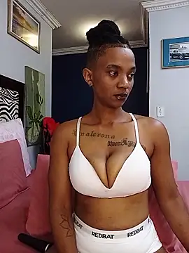 JANIELEE8XXXXX online show from April 2026 05:43:02 PM