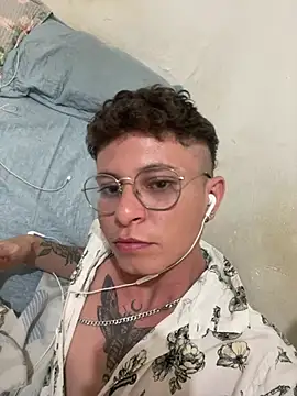 erickmoor2526 online show from February 2026 01:43:01 PM