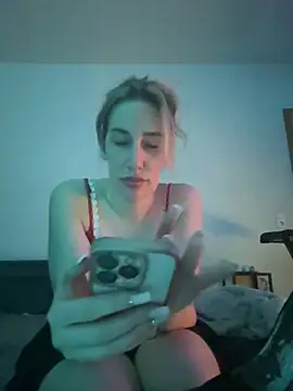 JuliaPrivat online show from February 2026 09:58:01 PM