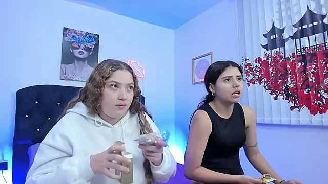 valeria and zoe online show from March 2026 01:37:02 PM