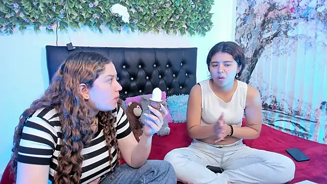 Snapshot of valeria_and_zoe chatting on May 2026 06:34:02 PM valeria and zoe online show from May 2026 06:34:02 PM