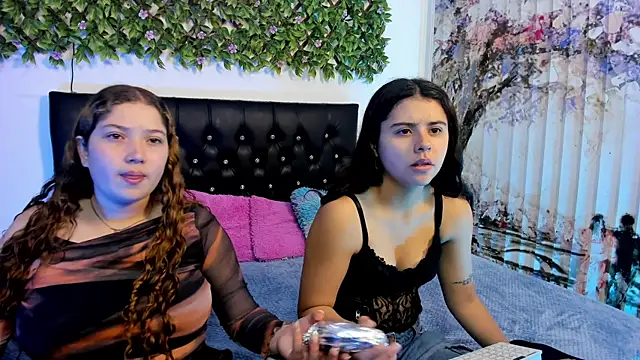 Snapshot of valeria_and_zoe chatting on May 2026 02:11:01 PM valeria and zoe online show from May 2026 02:11:01 PM