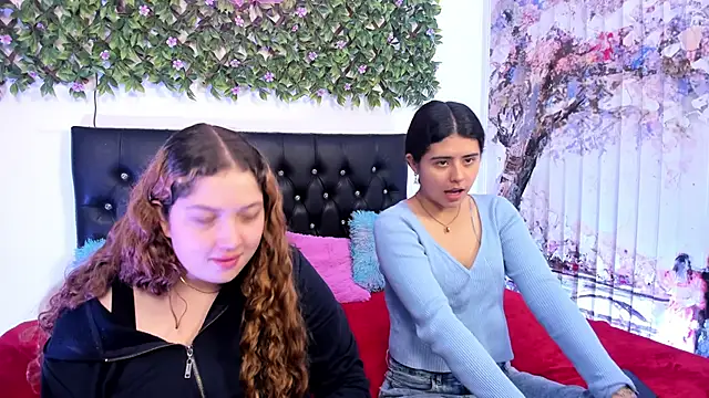 Snapshot of valeria_and_zoe chatting on May 2026 02:12:02 PM valeria and zoe online show from May 2026 02:12:02 PM